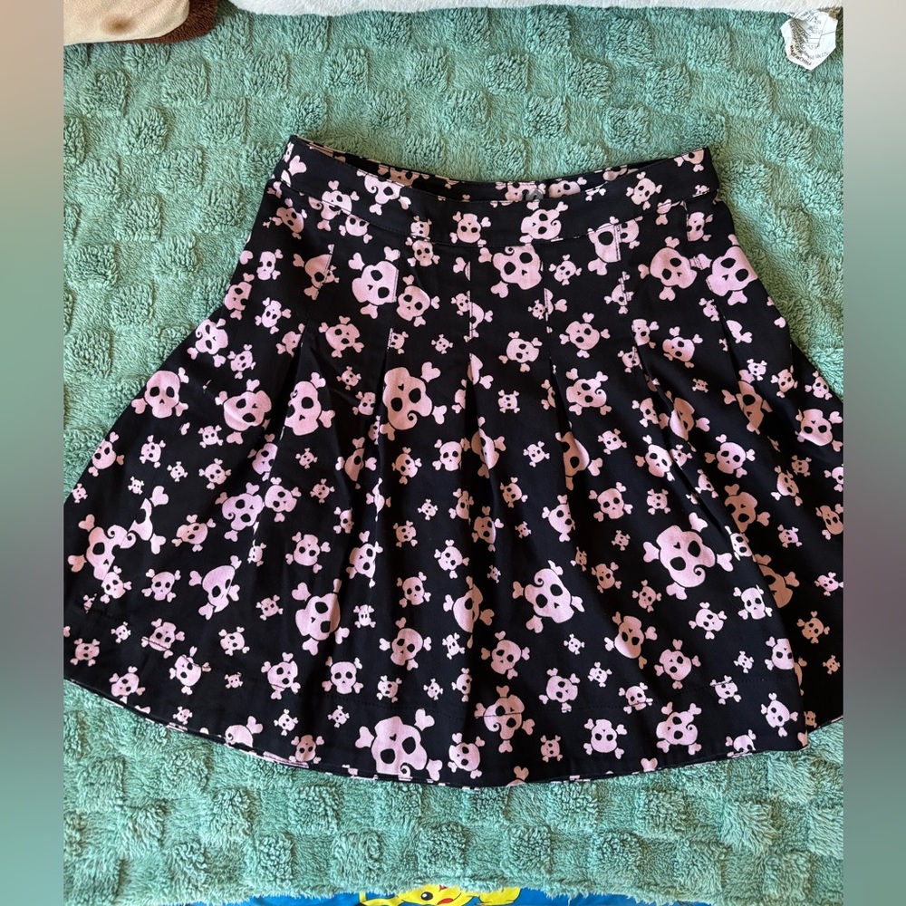H&M Pink Skull Print Skater Skirt – Y2K Goth Punk - Picture 2 of 8